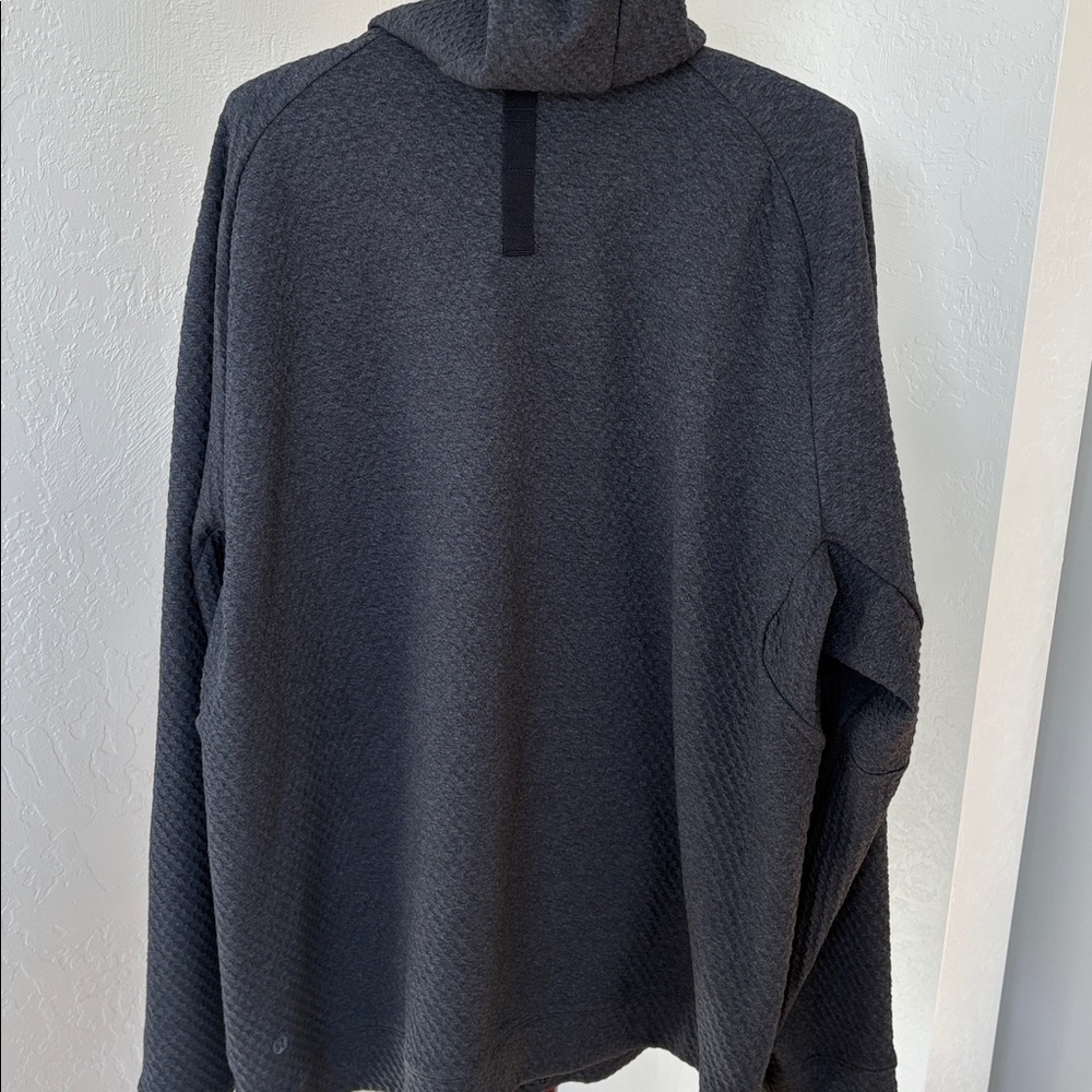 Men’s Lululemon textured mid weight hoodie. - Picture 8 of 15